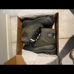 Brand new green Sorel Hiking boots!!